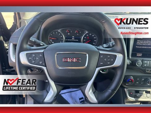 Used 2024 GMC Terrain SLT image 29
