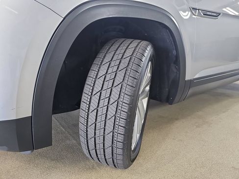 Used 2020 Volkswagen Atlas Cross Sport SE w/ Panoramic Sunroof Package FWD image 39