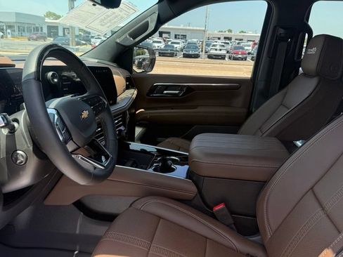 Used 2026 Chevrolet Tahoe High Country AWD/4WD image 13