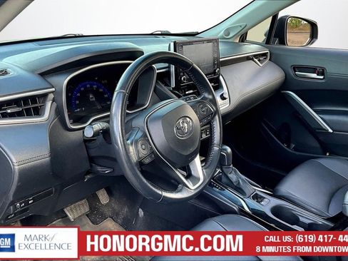 Used 2022 Toyota Corolla Cross XLE w/ Convenience Package image 15