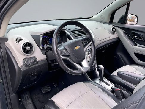 Used 2016 Chevrolet Trax LT w/ LT Sun and Sound Package image 12