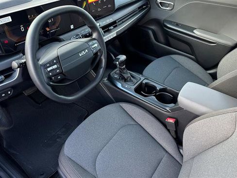 New 2025 Kia K4 LXS image 10