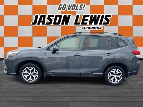 Used 2023 Subaru Forester Premium image 7