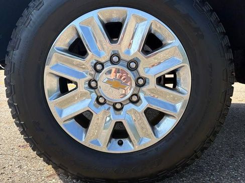Used 2024 Chevrolet Silverado 3500 High Country w/ High Country Premium Package AWD/4WD image 9