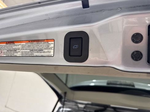 Used 2017 Toyota Sienna Limited FWD image 72