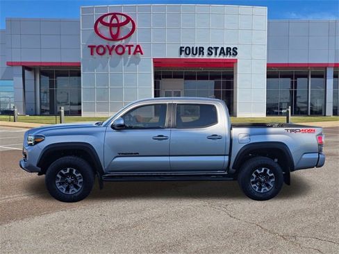 Used 2022 Toyota Tacoma TRD Off-Road image 1