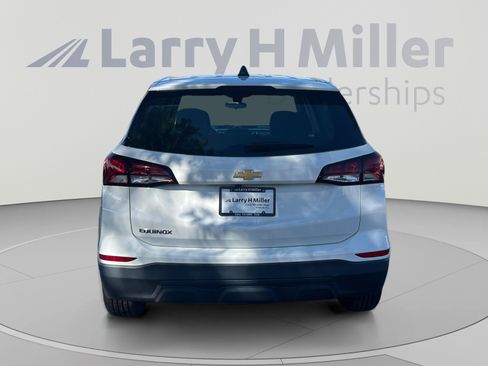 Used 2022 Chevrolet Equinox LS w/ LPO, Floor Liner Package FWD image 4