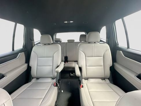 Used 2025 GMC Acadia Elevation w/ Elevation Premium Package FWD image 20