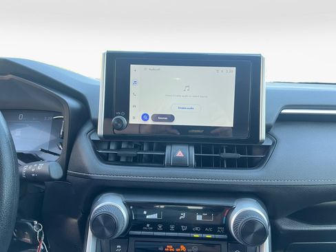 Used 2025 Toyota RAV4 LE AWD/4WD image 21