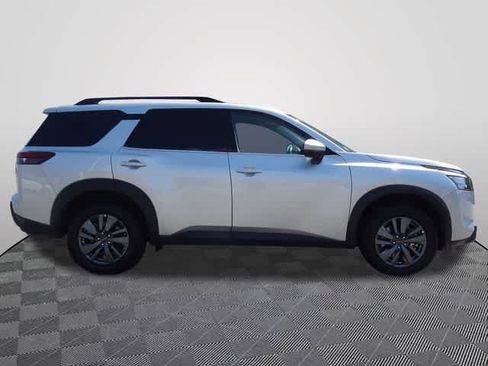 Used 2025 Nissan Pathfinder SV FWD image 3
