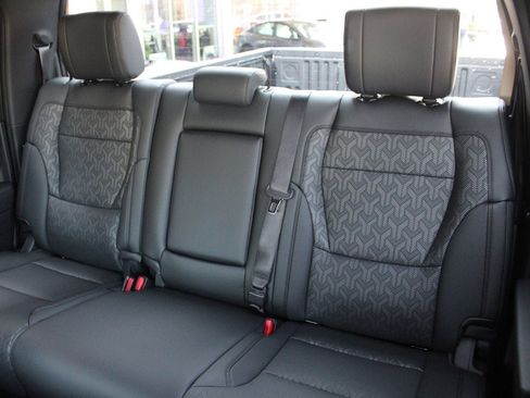 Used 2025 Toyota Tundra Limited AWD/4WD image 9