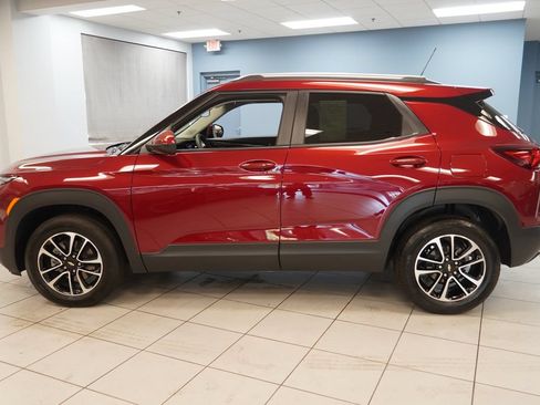 Used 2024 Chevrolet TrailBlazer LT AWD/4WD image 2