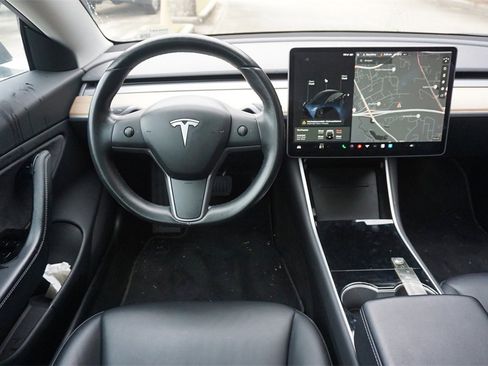 Used 2018 Tesla Model 3 Mid Range image 4