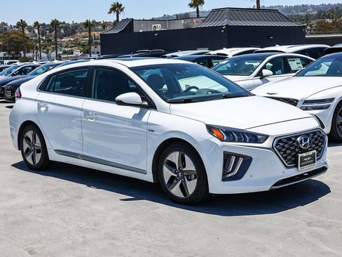 Used 2020 Hyundai Ioniq Limited FWD image 3