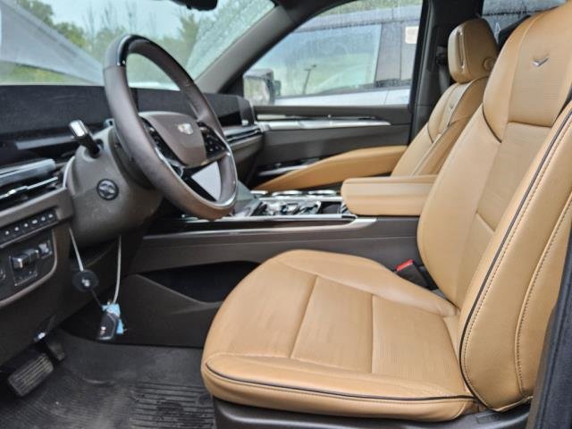 Used 2025 Cadillac Escalade ESV Premium Luxury w/ Touring Package AWD/4WD image 3
