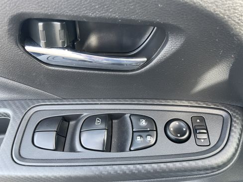 Used 2025 Nissan Versa SV image 10