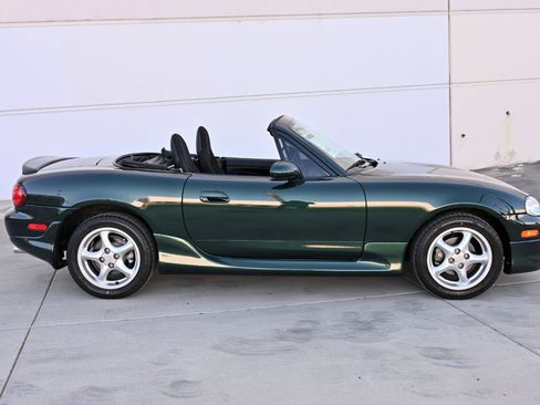 Used 2002 MAZDA MX-5 Miata RWD image 12