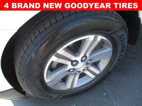 Used 2015 Chevrolet Traverse LT FWD image 2