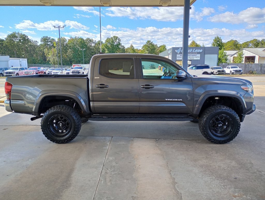 Used 2019 Toyota Tacoma SR5 AWD/4WD image 6