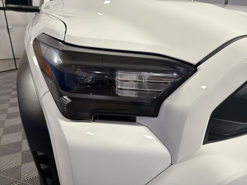 Used 2025 Toyota 4Runner SR5 AWD/4WD image 13