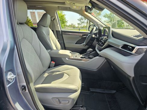 Used 2023 Toyota Highlander Platinum AWD/4WD image 10