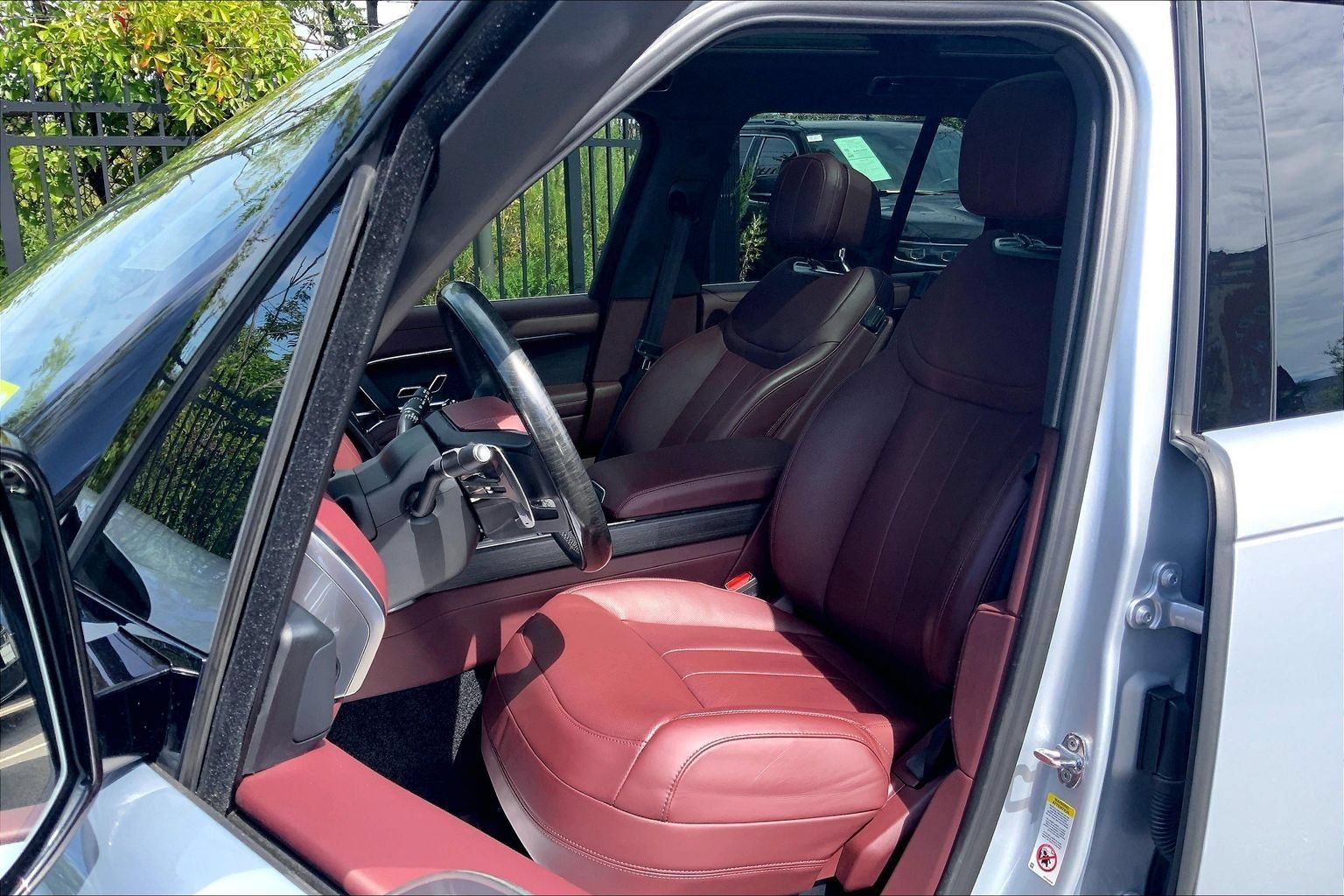 Certified 2025 Land Rover Range Rover SE AWD/4WD image 7