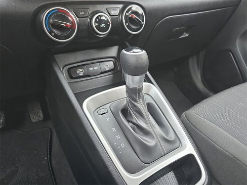 Used 2023 Hyundai Venue SE image 16