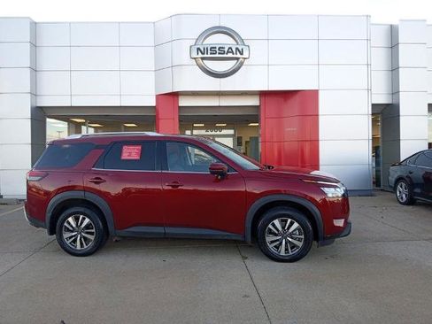 Certified 2023 Nissan Pathfinder SL image 1