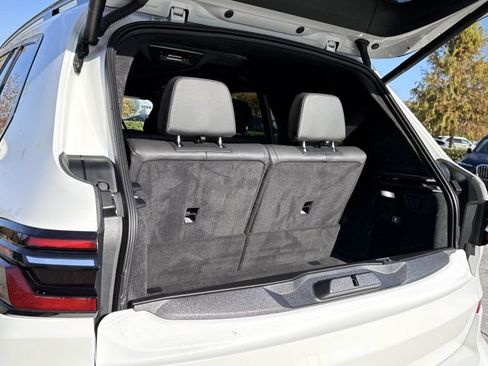Used 2023 BMW X7 M60i image 11