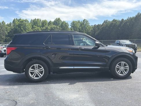 Used 2023 Ford Explorer XLT AWD/4WD image 10