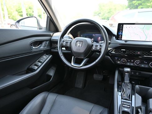 Used 2023 Honda Accord Touring image 14