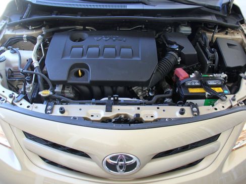 Used 2012 Toyota Corolla LE FWD image 28