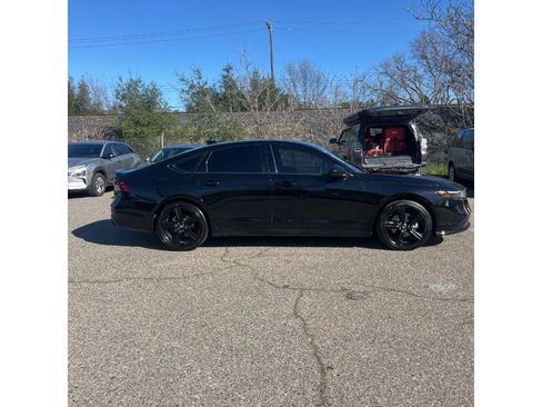 Used 2024 Honda Accord Sport image 3