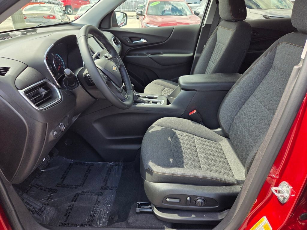 Used 2024 Chevrolet Equinox LT w/ LPO, Cargo Package FWD image 5