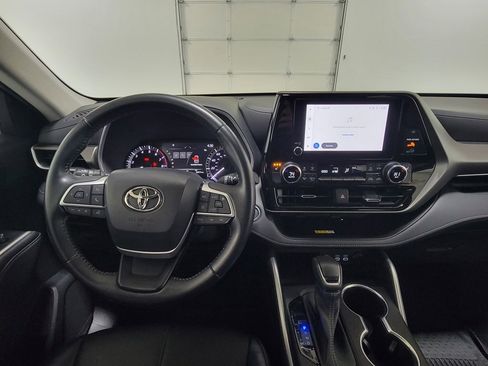 Certified 2023 Toyota Highlander XLE image 12