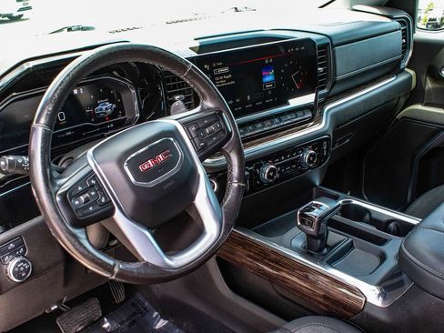 Used 2022 GMC Sierra 1500 Elevation w/ X31 Off-Road Package AWD/4WD image 15