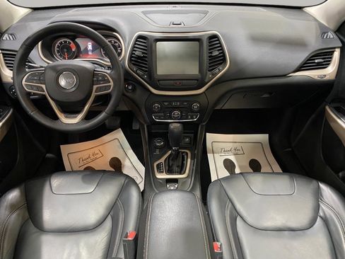 Used 2017 Jeep Cherokee Limited image 24