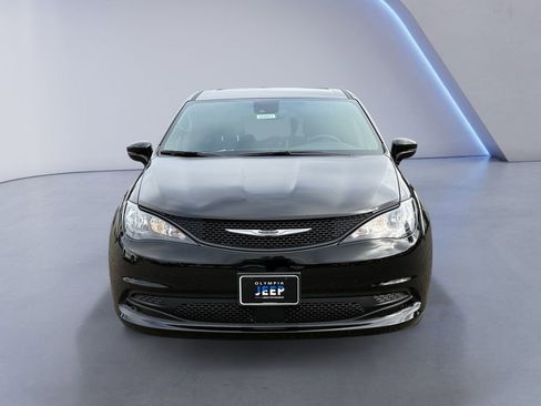 New 2025 Chrysler Voyager LX image 9