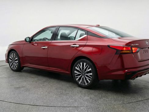 Used 2025 Nissan Altima 2.5 SV image 6