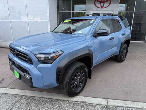 Used 2025 Toyota 4Runner SR5 AWD/4WD image 2