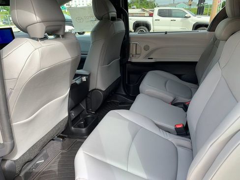 New 2026 Toyota Sienna XLE FWD image 13