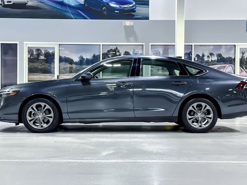 Used 2023 Honda Accord EX image 2