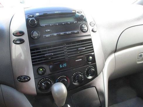 Used 2010 Toyota Sienna LE FWD image 21