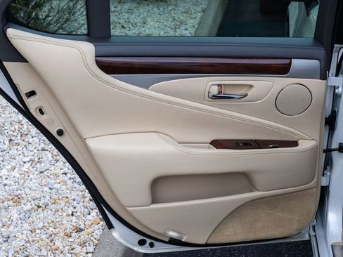 Used 2017 Lexus LS 460 image 31