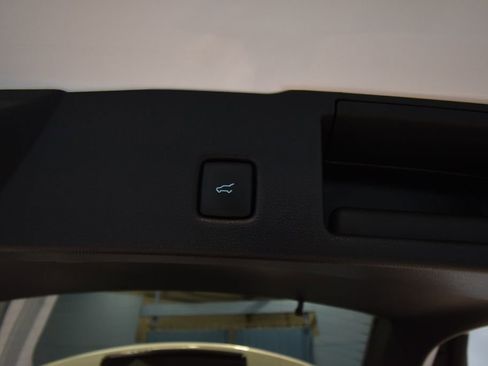 Used 2025 Ford Escape SE FWD image 28