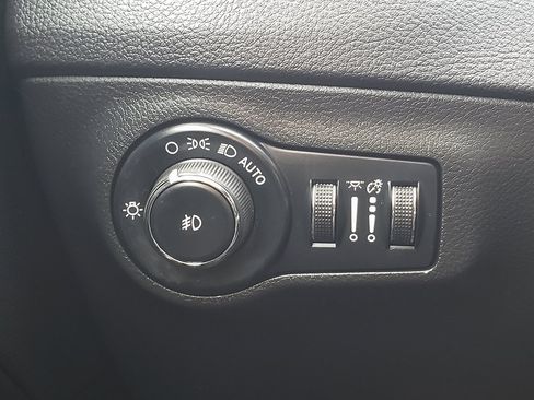 Used 2020 Jeep Compass Latitude image 29