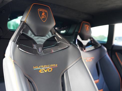 Used 2021 Lamborghini Huracan EVO image 19