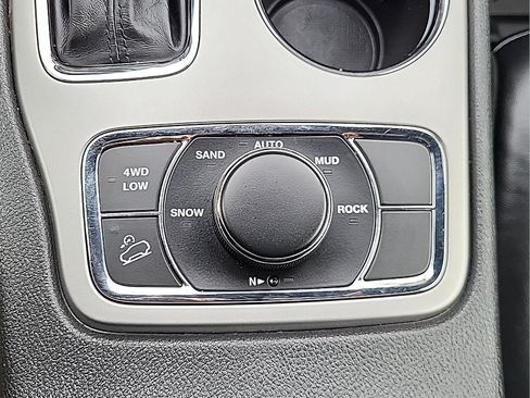 Used 2019 Jeep Grand Cherokee Altitude AWD/4WD image 29