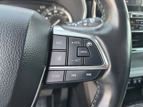 Used 2021 Toyota Highlander Platinum AWD/4WD image 23