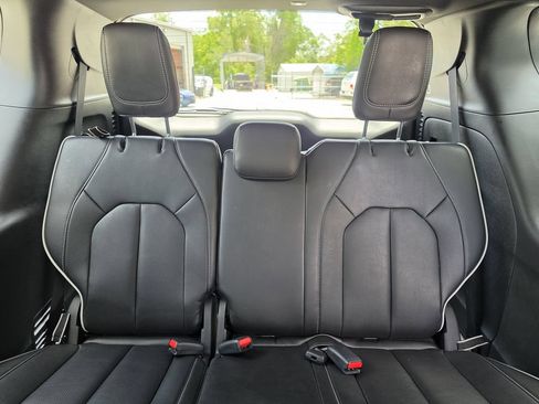 Certified 2026 Chrysler Pacifica Limited FWD image 17